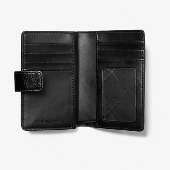 Michael KorsMedium Patent Wallet
Color: CRIMSON - Picture 2 of 16